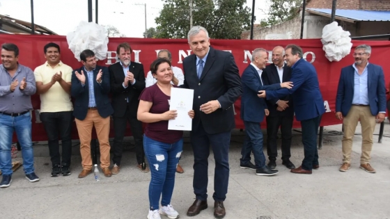 La Esperanza: Morales entregó 54 resoluciones para iniciar la escrituración