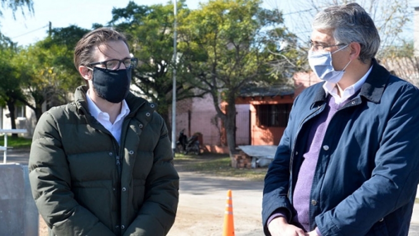 Simone inauguró un puente en San Andrés de Giles junto al intendente Puglelli