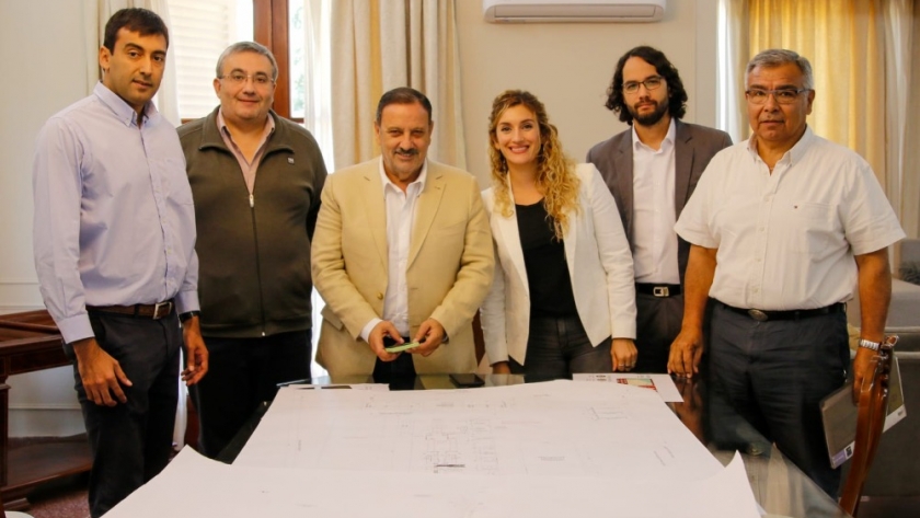 El Gobernador se interiorizó sobre el avance en las fábricas de las empresas Vidrios Riojanos y Cerámica Riojana