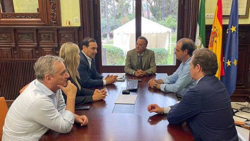 Valdés regresó de España, dio detalles de la gira y confirmó incremento de sueldos