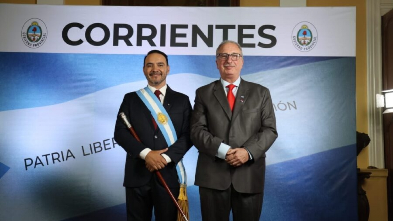 Passalacqua marcó un hecho histórico al asistir a la asunción del nuevo gobernador de Corrientes