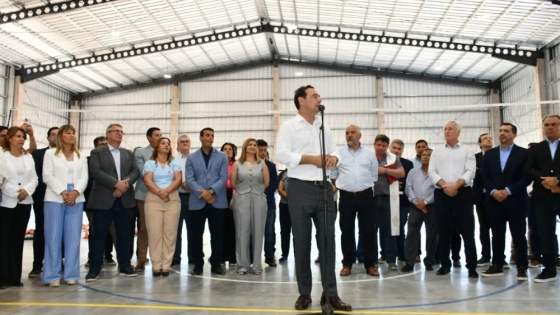 Valdés inauguró obras viales y un moderno polideportivo para impulsar el desarrollo de Santa Ana