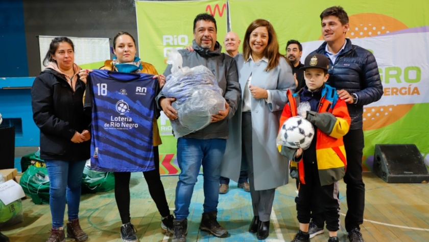 La Gobernadora entregó máquinas y elementos a entidades de Bariloche