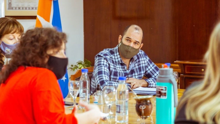 Encuentro entre Gobierno provincial, municipio y el equipo de Salud de la Nación con el sector turístico de Tierra del Fuego