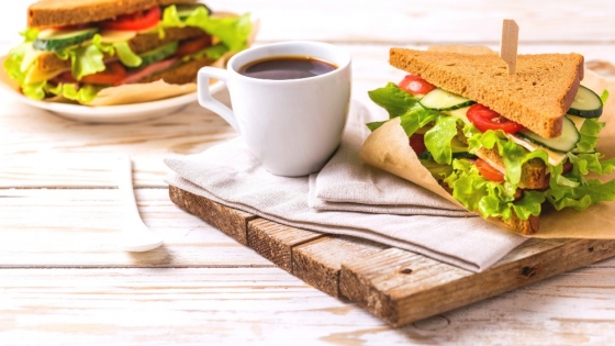 Sandwich & coffee: cuatro lugares que le dan una vuelta de tuerca a este combo explosivo
