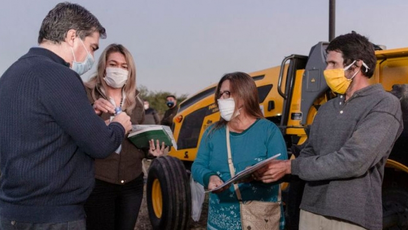 El gobernador entregó maquinaria para el consorcio rural n° 98 de Las Palmas