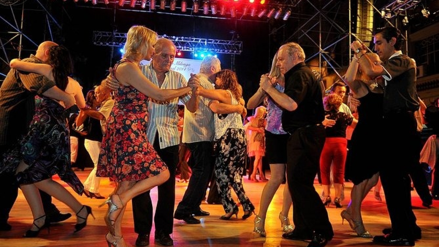 Vamos a milonguear: tango, vals y cena a la canasta en Rojas