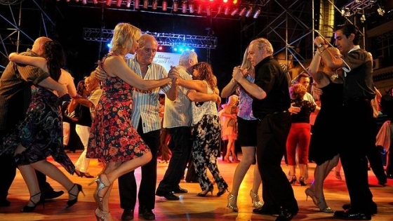 Vamos a milonguear: tango, vals y cena a la canasta en Rojas