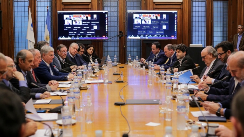Autoridades del equipo económico presentaron ante la UIA herramientas productivas para que la industria siga creciendo
