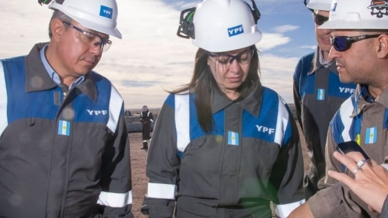 <La ministra de Capital Humano y el gobernador de Neuquén visitaron las instalaciones que la compañía YPF posee en Loma Campana