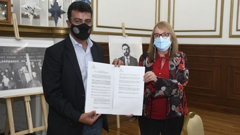 La Gobernadora encabezó la firma de convenio para obras en la localidad de Puerto Deseado
