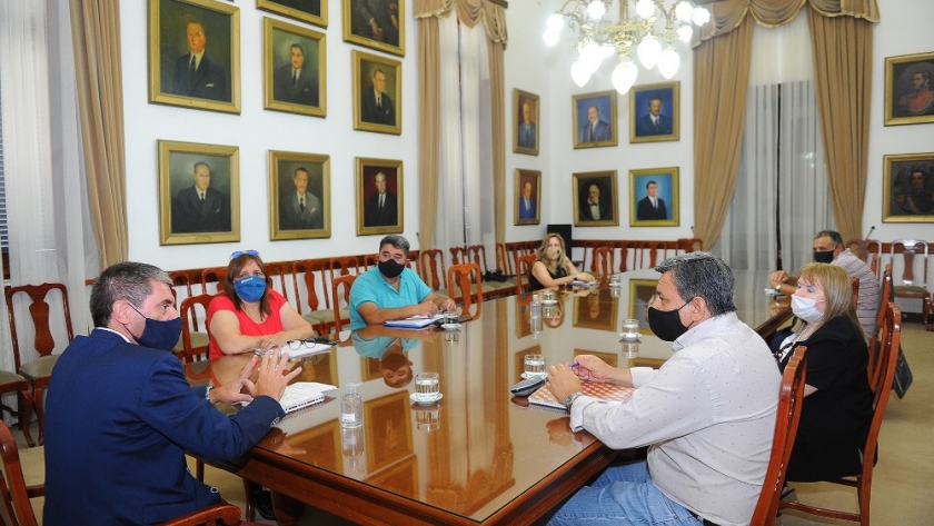 El Gobierno convocó a los gremios estatales para abordar la política salarial para este año