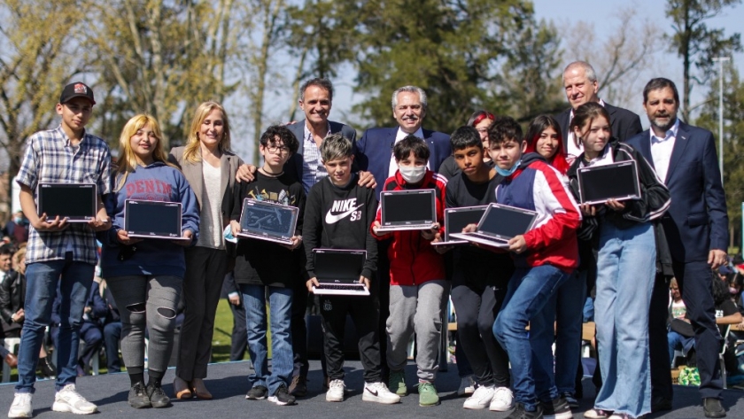 El presidente entregó más de 1.000 netbooks de Conectar Igualdad en San Martín