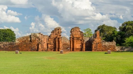 San Ignacio sorprende con ruinas, naturaleza y cultura viva