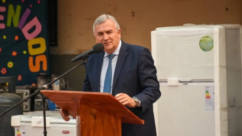 Gerardo Morales entregó equipamiento de cocina para 60 escuelas de capital y el interior