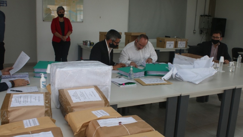 Firman contrato para obra de desagües cloacales en tres nuevos barrios
