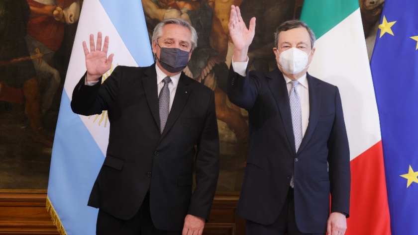 Alberto Fernández compartió una reunión de trabajo con el Presidente del Consejo de Ministros de Italia