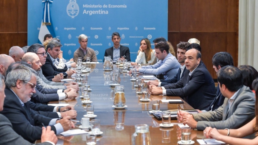 Economía presentó la primera emisión de un bono temático sostenible soberano