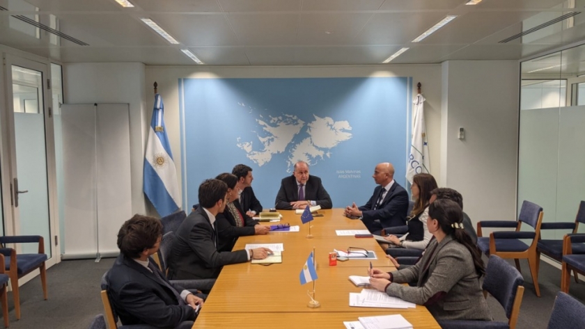 Perotti mantuvo reuniones de trabajo con funcionarios de la embajada argentina ante La Unión Europea