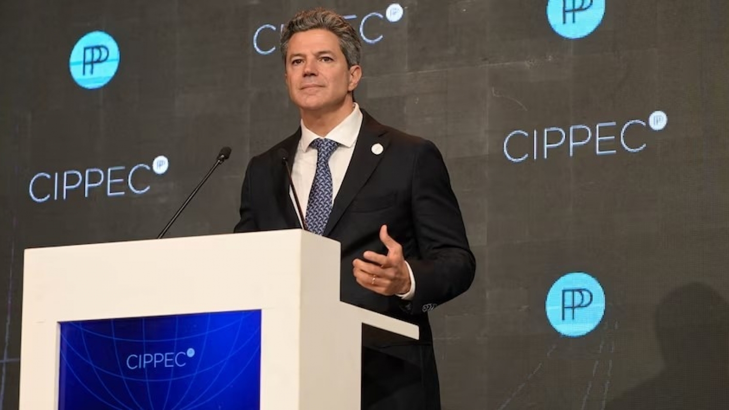 Empresarios y funcionarios en la cena de CIPPEC: consenso macro y dudas sobre el impacto en la economía real