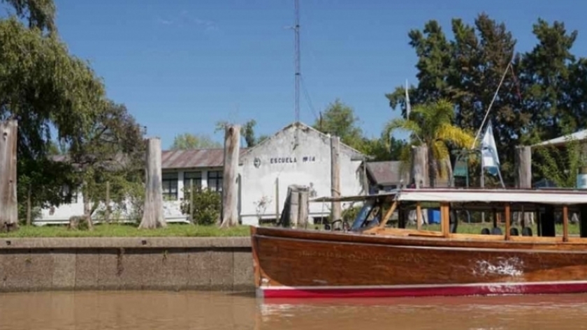 Partió la primera lancha con asistencia alimentaria y sanitaria para los pobladores del delta