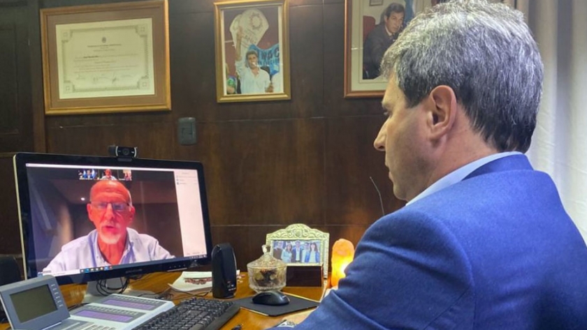 Uñac mantuvo un encuentro vía Zoom con directivos de la empresa textil Vicunha