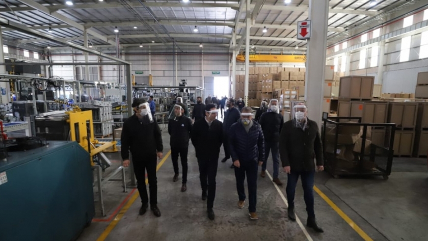 Schiaretti visitó la fábrica Alladio en la ciudad de Luque