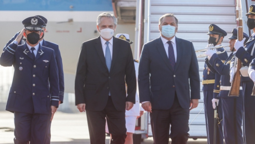 El Presidente arribó a Chile para participar de la ceremonia de traspaso de mando a Gabriel Boric Font