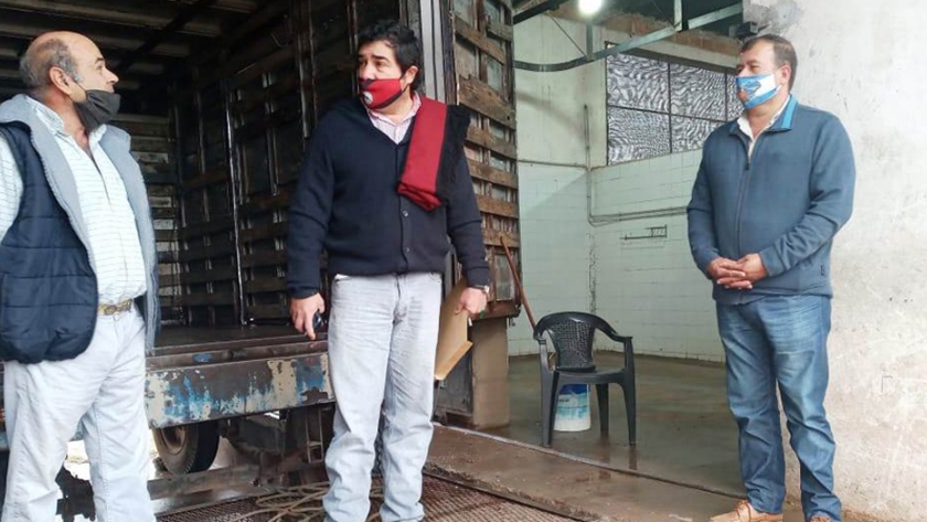 Desarrollan un plan para acondicionar mataderos municipales por regiones