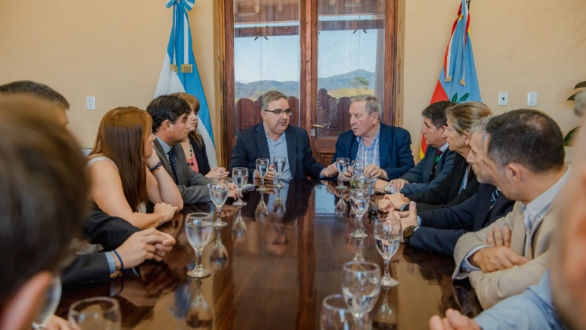 Raúl Jalil se reunió con funcionarios y magistrados del Poder Judicial