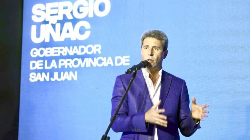 Uñac participó en la inauguración de una concesionaria de camiones en Pocito