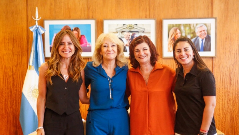 En el marco de la Celac, Victoria Tolosa Paz y funcionarias nacionales compartieron una reunión de trabajo con la intendenta de Montevideo, Carolina Cosse