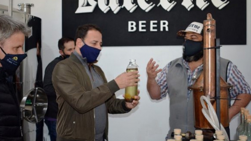 Macagno recorrió una fábrica de cerveza artesanal en Potrero de los Funes