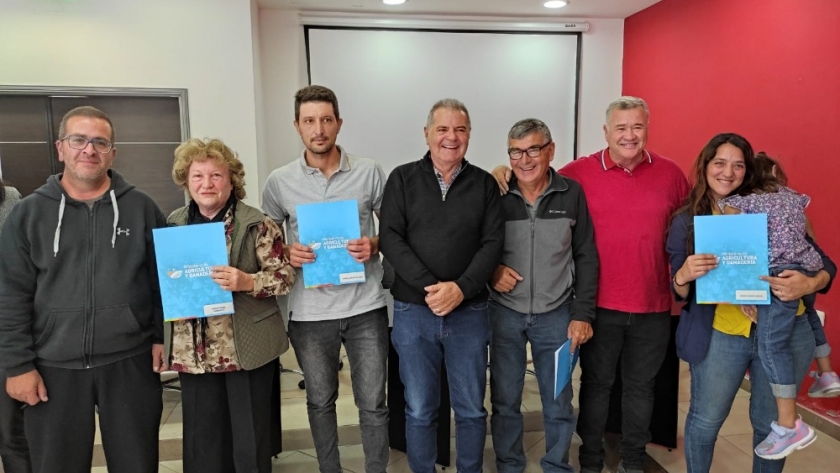 Laboulaye: Busso entregó aportes a productores por más de $11,5 millones