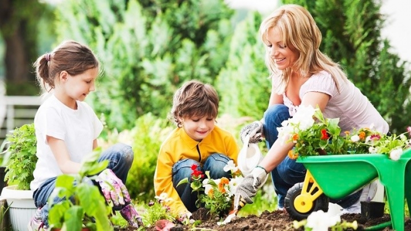 Los beneficios y aprendizajes de las huertas para los niños