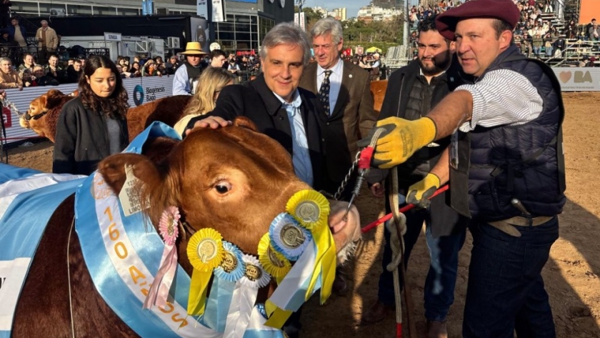 Llaryora destacó el potencial del campo cordobés en Palermo