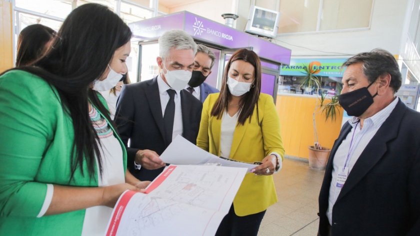Acompañando al Presidente Fernández, Meoni anunció 10 obras de infraestructura para el transporte riojano 