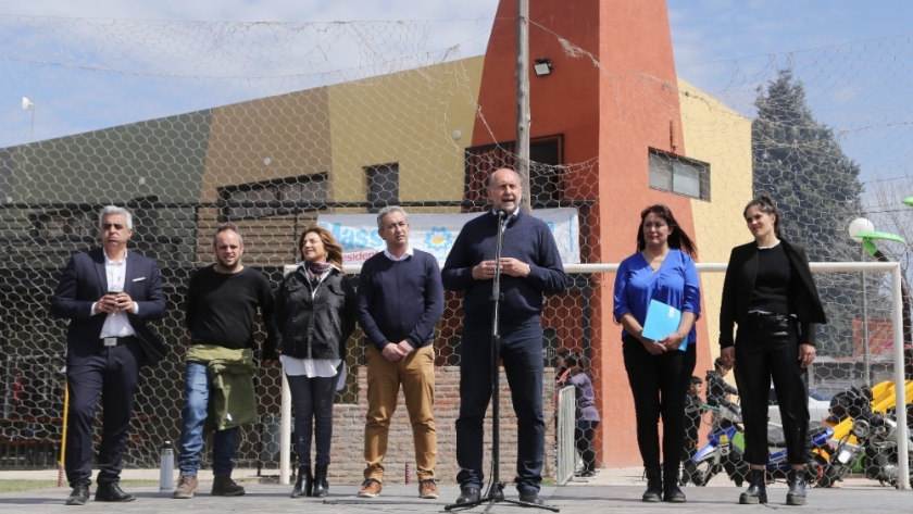 Perotti encabezó el anuncio de obras de urbanización integral en el barrio los pumitas de la ciudad de Rosario