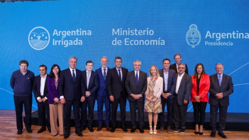 Arcioni acompañó a Alberto Fernández y Sergio Massa en la presentación del Plan Integral Argentina Irrigada