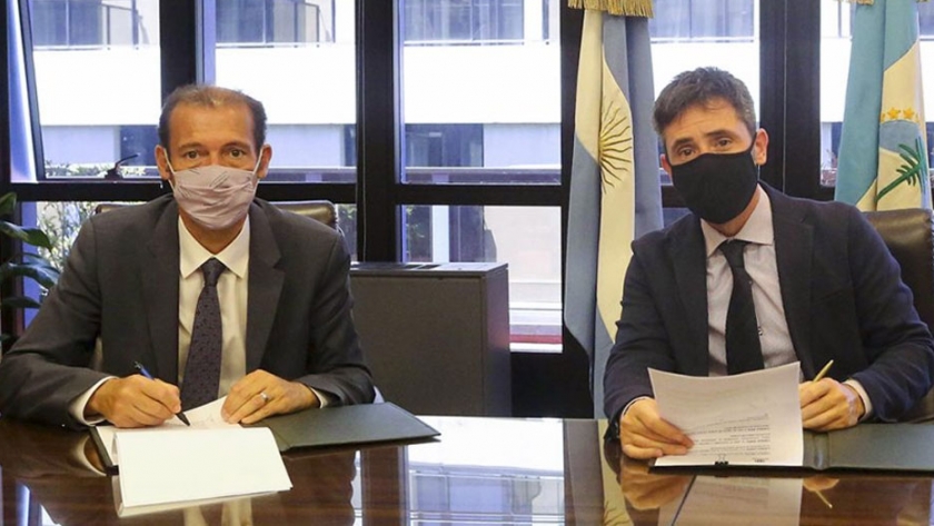 El gobernador Omar Gutiérrez firmó un convenio de financiamiento con el CFI