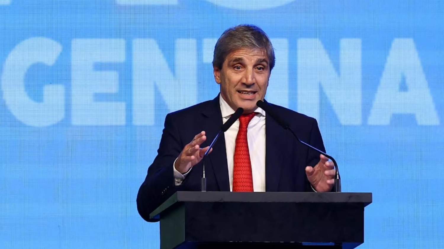 Caputo suma dólares del agro: repuntan las exportaciones de trigo y maíz, pero la soja sigue sin reaccionar