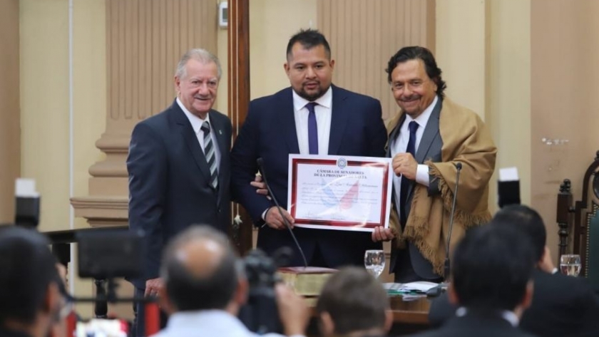 El gobernador Sáenz participó en la asunción de los senadores provinciales