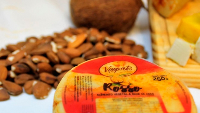 Comienzan a exportar quesos veganos hechos a base de leche de coco y almendras
