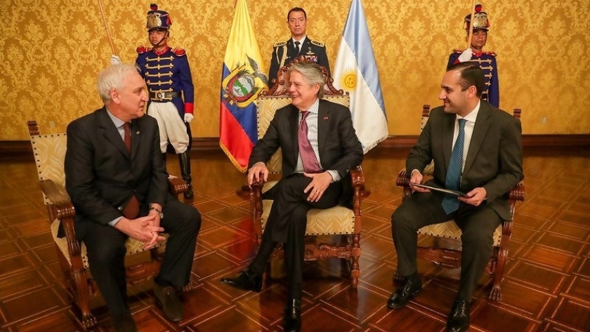 Gabriel Fuks presentó sus cartas credenciales al presidente de Ecuador, Guillermo Lasso