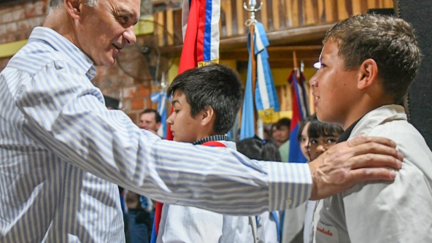 Carlos Arce encabezó el acto aniversario de la municipalización de Fracrán