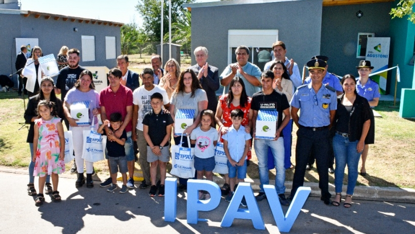 Ziliotto inauguró la repavimentación de 32 km de la Ruta 1 y entregó viviendas en Agustoni