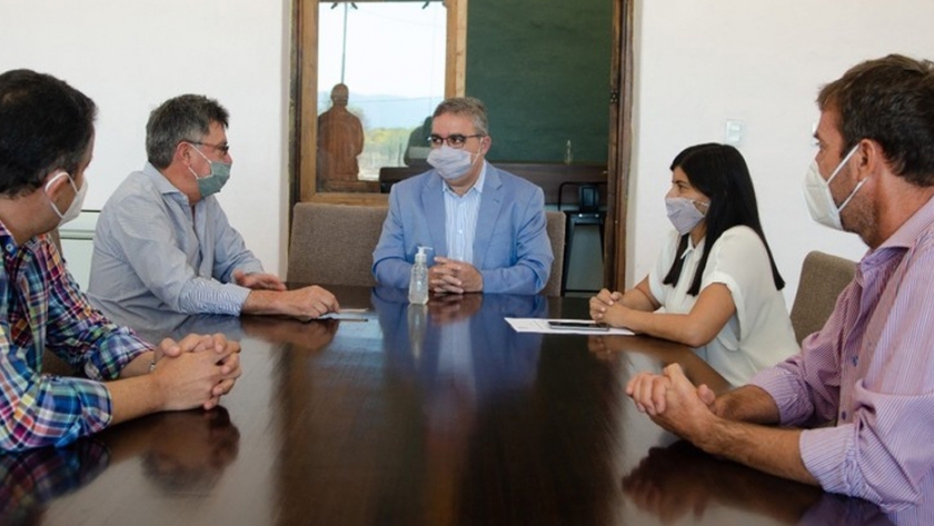El gobernador recorrió obras de infraestructura hídrica en Santa María