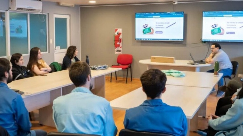 La Agencia de Innovación recibió las primeras placas ARCHI producidas por Newsan
