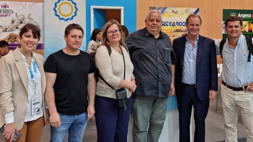 Bordet acompaña al sector citrícola y arandanero en una feria internacional para abrir  nuevos mercados
