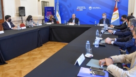 Perotti y Batakis presentaron el programa nacional Municipios de Pie